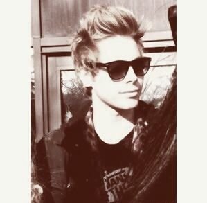 The Best Pictures Of Lucas Hemmings