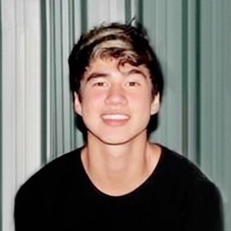 Hello this is a free follow so PLEASE GO FOLLOW @5sosassislife if you ask ill follow back and if you follow already then thank you and ily :):):)
