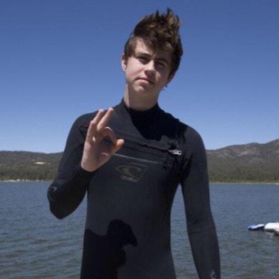 follow @regaldallas since i gave you a free follow it means alottt thank you