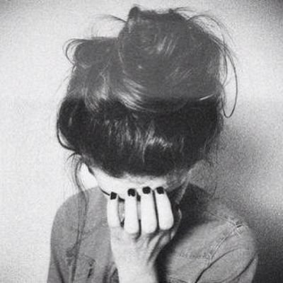 18; Estoy tan rota que corto y tan fría que quemo. 》》 Aprendí a estar bien estando mal. I'm the queen of disaster †
