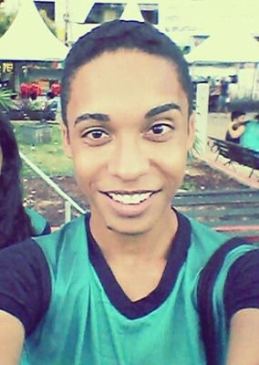 Não gosto de enterrar alguém nem quando está morto
mas alguns merecem ainda enquanto estão vivos!