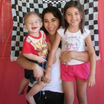A mãe da Jhenyfer e do Henrique...