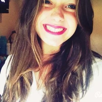 J'aime Twitter je follow back.
Je Tweet ma vie.
T'es pas content(e) bouge. Abonné vous à mon chouchou  @Gueekfail