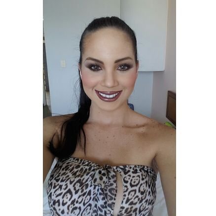 Licenciada en Publicidad!! modelo de fotografia.. instagram:greiscarmona__   Confió en Dios por que sin el nada...