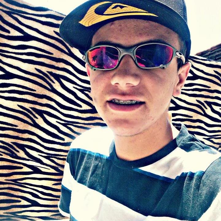 tenha fé porque ate no lixão nasce flor ♪
whats: 11 9 4847 - 3357 instagram: maatheus_moises