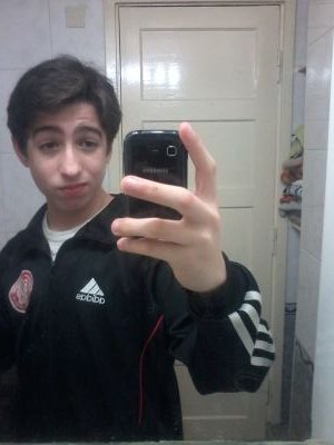 hola..... sobre mi: en pareja, divertido, fan del electro, feo, y muy estúpido (ya están advertidos) jaja