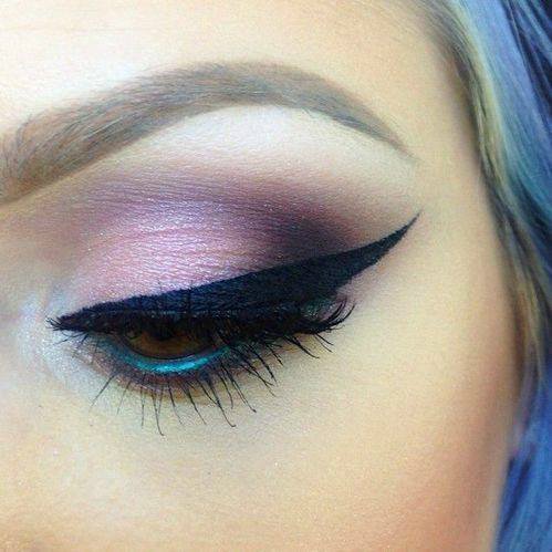 Me llamo Roselyn Luna, soy Twilighter hasta q mi corazón deje de latir, adoro leer, amo el color morado, me encanta el maquillaje y los labia-les.