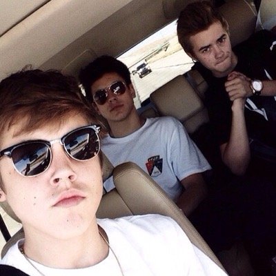 follow @regaldallas since i gave you a free follow it means alottt thank you