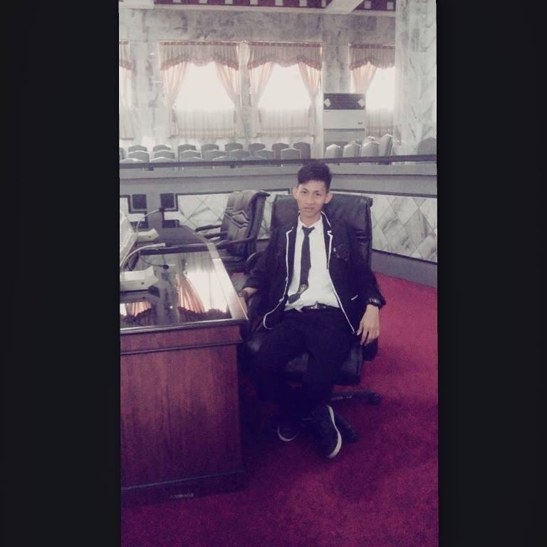 |•Gakpapa besok gua mati,yang penting hari ini gua happy •|