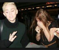 ,EU AMO MEU IDOLO(A) MESMO ASSIM FÃ NUM É PRA ISSO JAMAIS DESISTIR , SDV.✌
