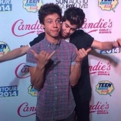 follow @regaldallas since i gave you a free follow it means alottt thank you