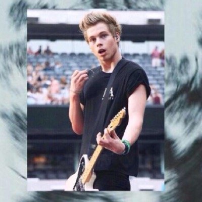 follow @guitargodlrh and @5saucelocks5 dont follow this account~btw your sunshine loves you ❤️