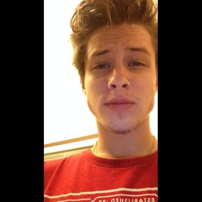 lavrs_6661's profile picture. white rock // fight rock