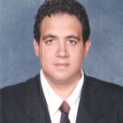 Comunicólogo titulado.
Maestro, en potencia, de Ciencias del Lenguaje.