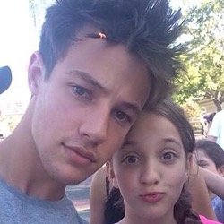 follow @regaldallas since i gave you a free follow it means alottt thank you