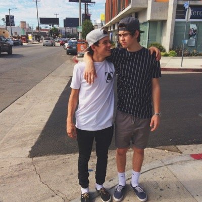 Congrats, Hayes followed you! Keep Smiling, you truly deserve it! From @Janoskiandubz