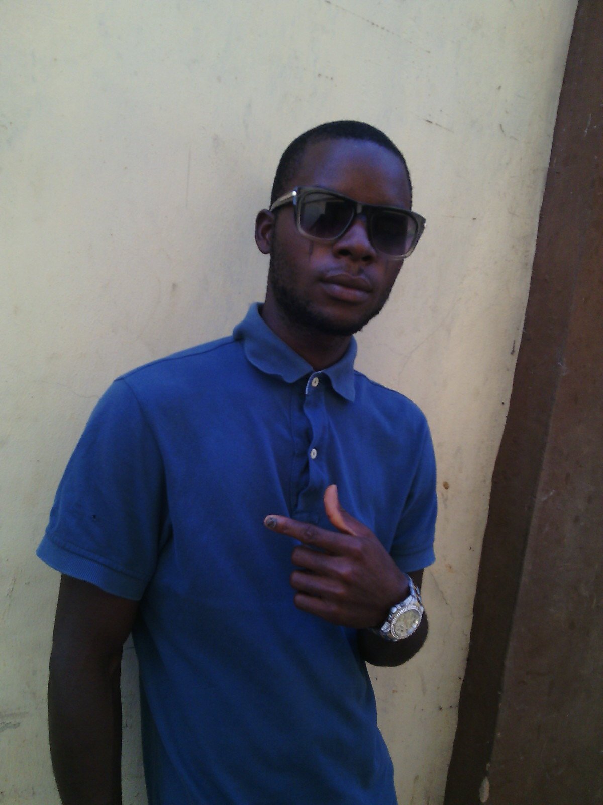 Am a cool headed guy,easy going and a sport luving guy,like meeting friend dat will make mark in life