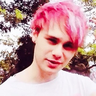 please go and follow @wildhemmo96