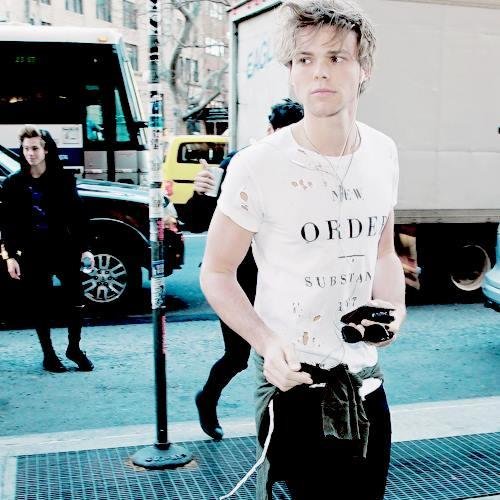 biobio116's profile picture. Go and follow @marys5sos_ please