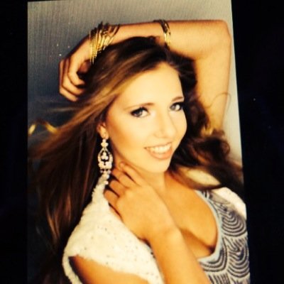 hally_grace's profile picture. Let go.