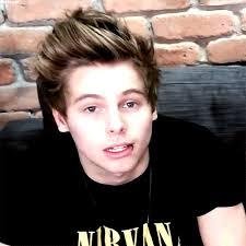 Member of 5sos fam, ship mukey 3 favorite song is long way home :) I am 17 and live in the USA. If you need to talk i'm here for you.