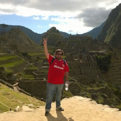 Abogado UBA. Hincha de Independiente. Loco por los autos y los perros. Mi Familia y Amigos son mi religion.