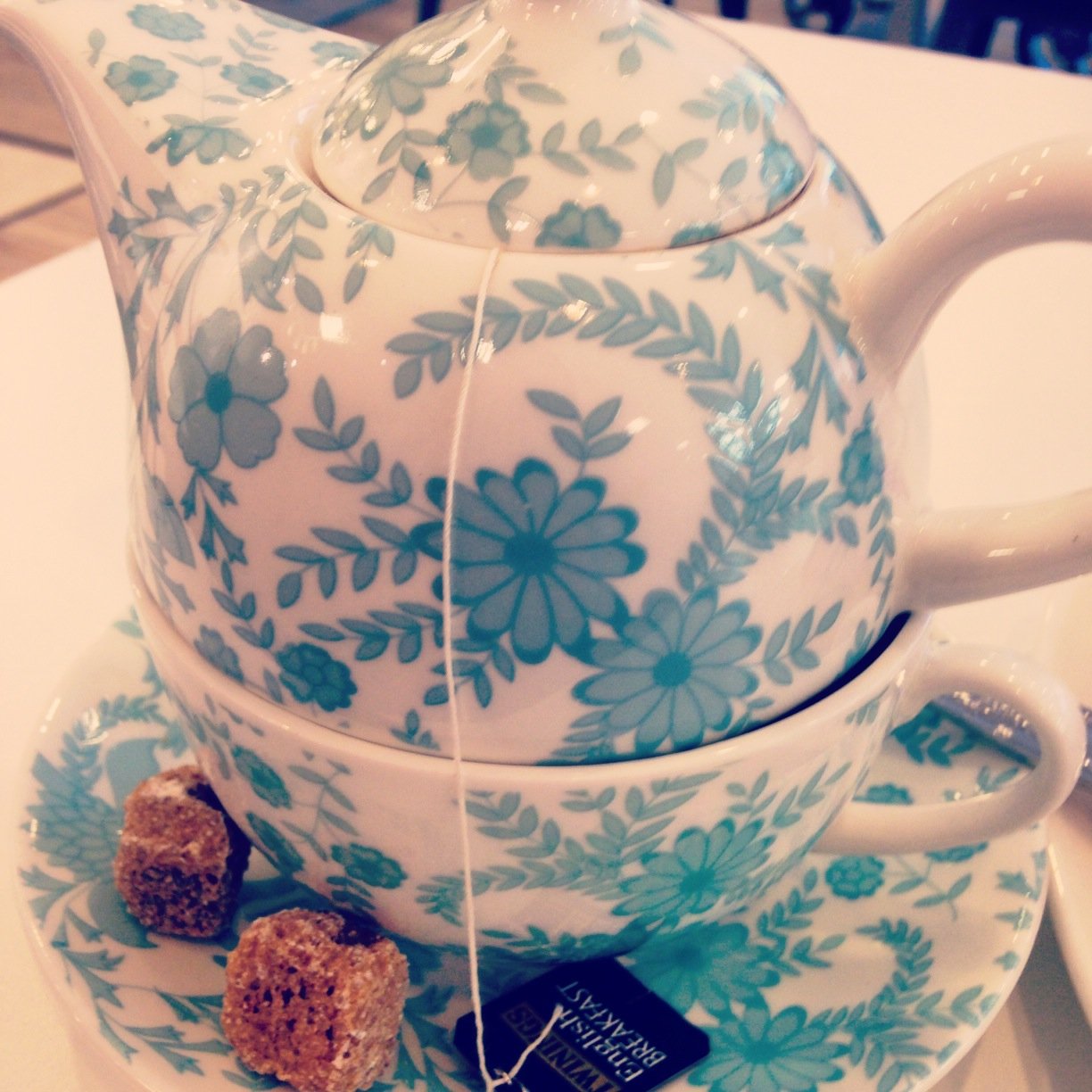 An acount all about the Great British cup of tea. Run by a journalist creating a multimedia feature on the culture of tea in the UK. Project by @sarahredman2