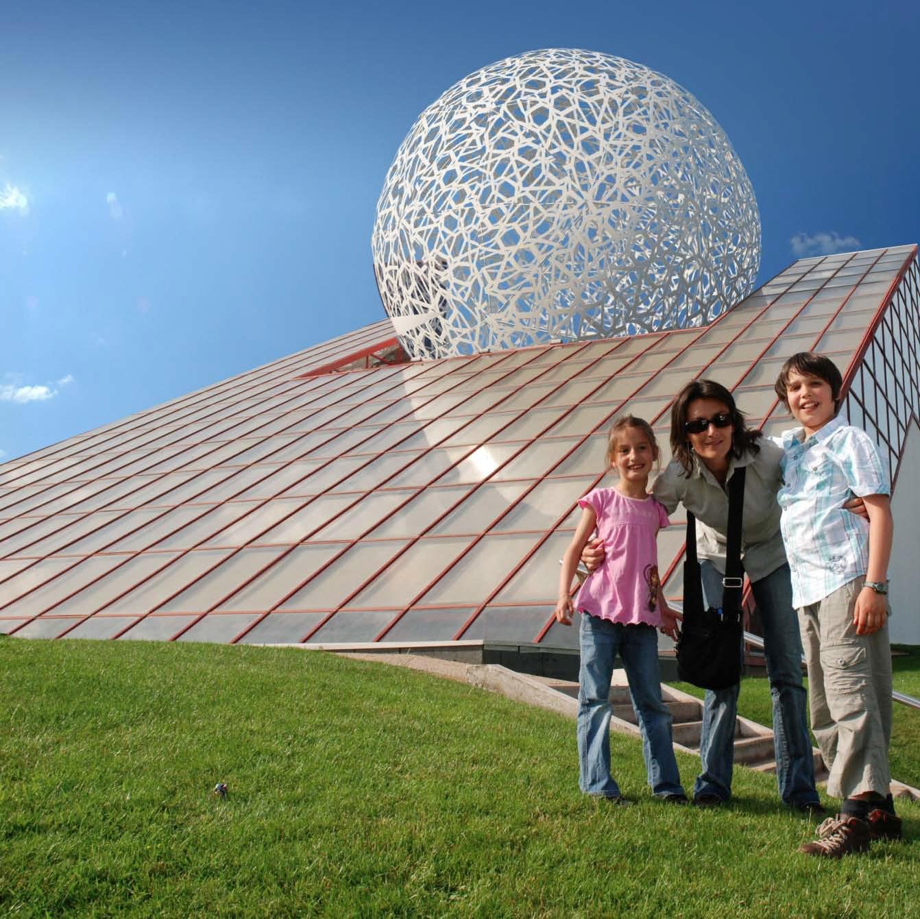 Responsable Presse et Relations Extérieures du Futuroscope.