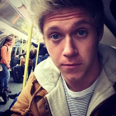 Pleae follow this cutie! She follows back! @xxMondayHoran