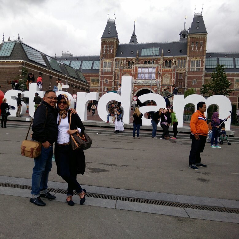 Slalu mencoba tuk jadi yg terbaik.. love my husband,my parents,and my son syakiib n ibrohim..
