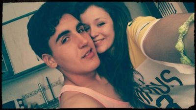 Desde el 98 con mi sonrrisa:)   El tiene ese no se que que me encanta.