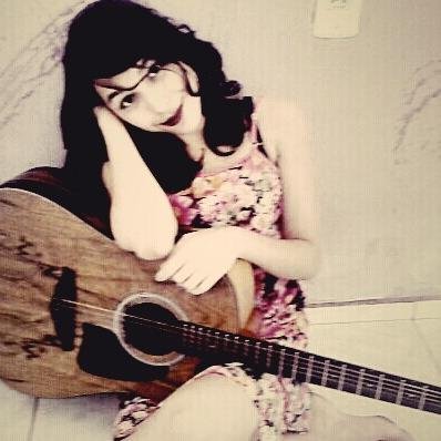 Gosto de rock gospel e amo guitarra. minhas bandas preferidas: Rosa de Saron e Oficina G3