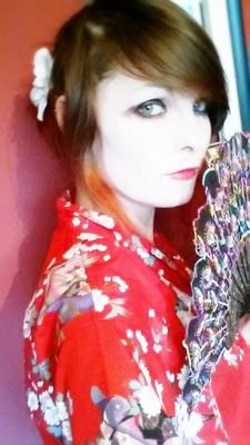 fan du japon de la culture du cosplay (´。・v・。`) surtout celui de reita est je commence a faire ruki :)