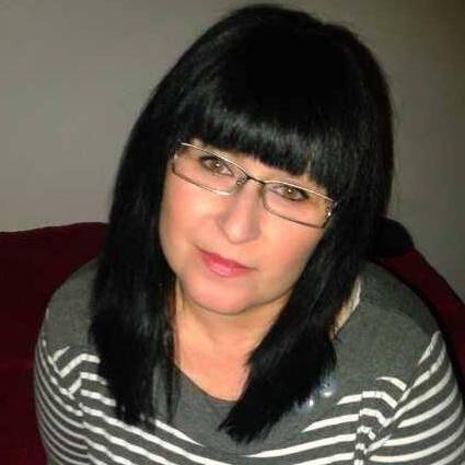 Jestem, żona, mama, mam 25 lenia  córkę  i 18 bliźniaczki. Pochodzę z L. W a mieszkam obecnie w Warszawie. Jestem szczęśliwą  osobą. ☺️