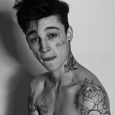 fais pas la star alors qu't'es moche