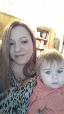 35 year old mom of 4 kiddos,  14, 8, 5, and 8 months!  I make cakes,  it's what I do and it's what I love!