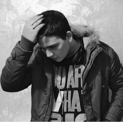 ●●● 20 . Nadir. Bienvenido a mi vida. Buscaba metas, y tropecé con mi adolescencia | Soy algo más que un simple twittero ●●● Instagram➤ Chicodefectuoso