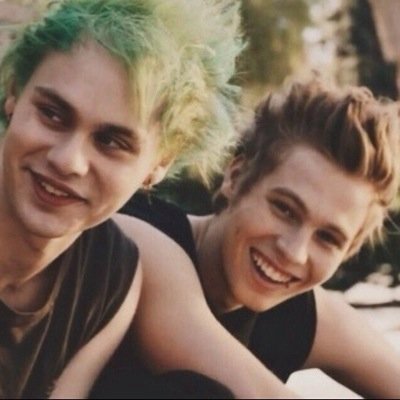 DashaMatko's profile picture. убил в себе все желание жить. // муж @sashahoran11 ❤️ его
#Directioner