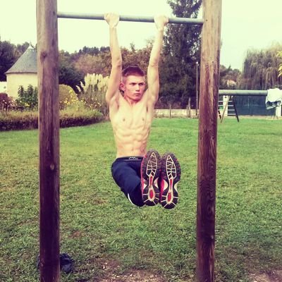 je m'apelle thibaut 18 ans ! je suis un mec qui pensse que a la musculation . je suis celib . fans des bar brothers
