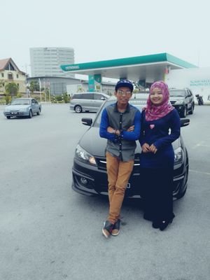 (saya suka berkawan dan setia yang satu)