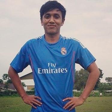 Saat seorang wanita mencintaimu,
sesungguhnya Tuhan sedang menitipkan hatinya kepadamu.maka 
Setialah..