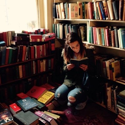 Emma, @HuddersfieldUni. Completed a PhD on Edward IV & Henry VIII masculinity & jousting and continues to write, present and research in this area.