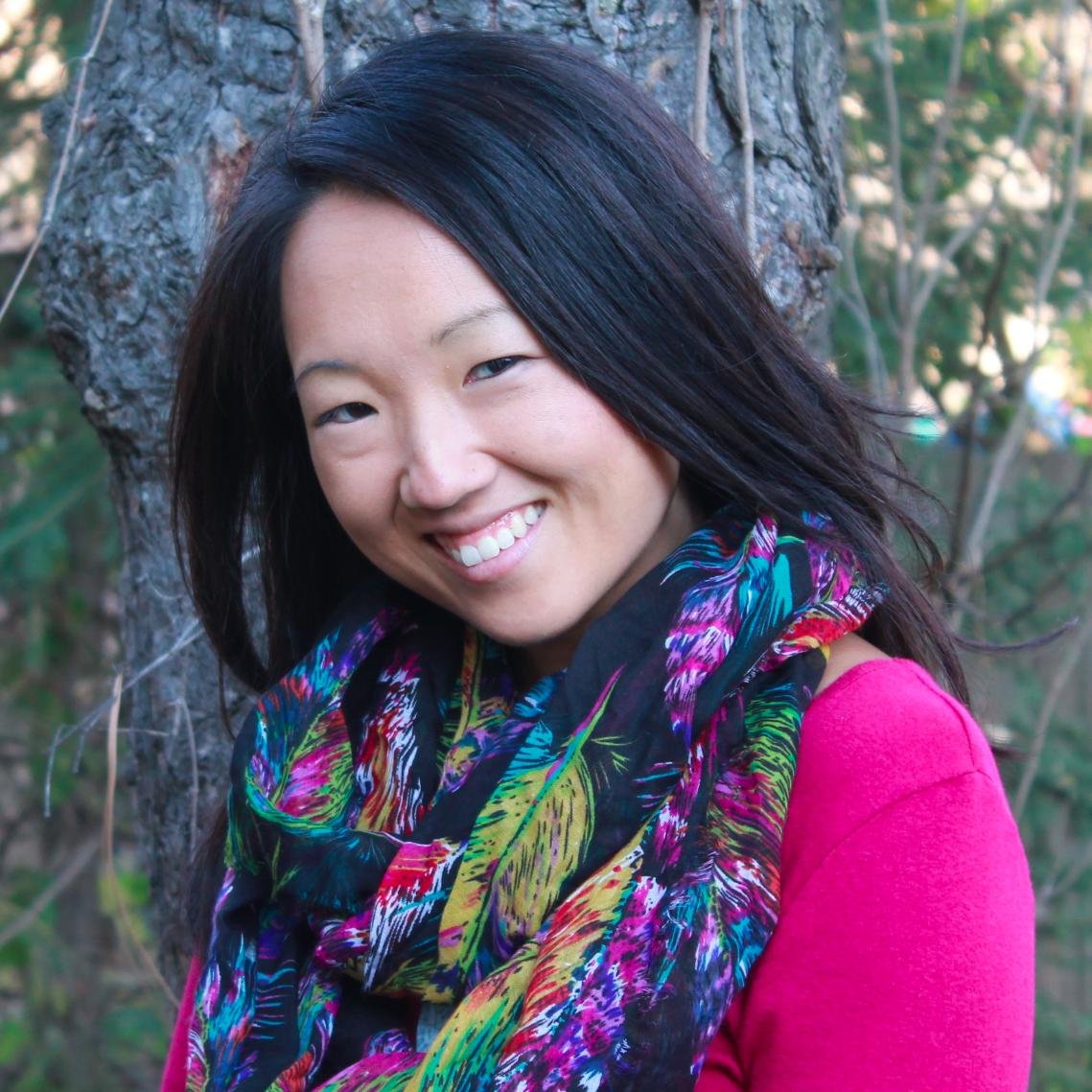 Food blogger. Healthy recipe-obsessed. Veggie hoarder. Pop 2k music fan. HIIT hater/lover. Wife. Mommy of 2.