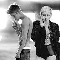 Sou apaixonada por Jiley entre outros casais rs' se vooc ama JILEY como eu segue aqui rs' :)