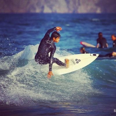 LoicBizien's profile picture. la vie est une longue vague que tu ride jusqu'à la fin en évitant les chutes et les blessures BZH brest