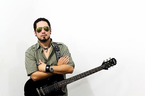 Abogado
Jefe Administrativo y del Talento Humano del Cuerpo de Bomberos del Cantón Sucre
Guitarrista de @Tr3inta
CoFundador de @Birrax.ec