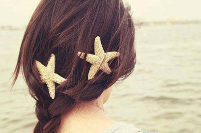 ثمةَ بعثرةٌ في خواطرنا نودُّ البوحَ بها ..لكن بَقاؤهَا في القلبِ ربما يكونُ أوفَى ... ♡ حسابي في اﻹنستقرام MOON_LIGHT.24@