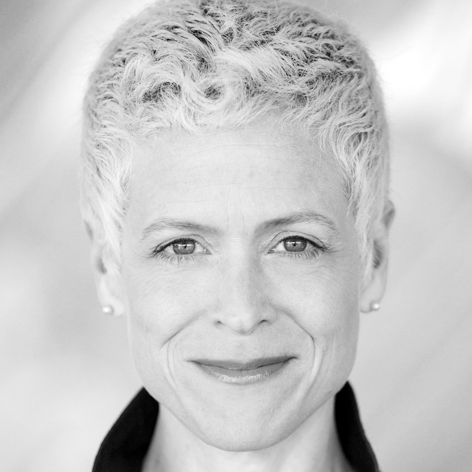 Deb helps top learning leaders win awards and other recognition for excellence in L&D. She loves great food, jazz, travel and design.