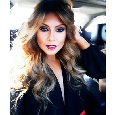 SunkissedLisaG's profile picture. 