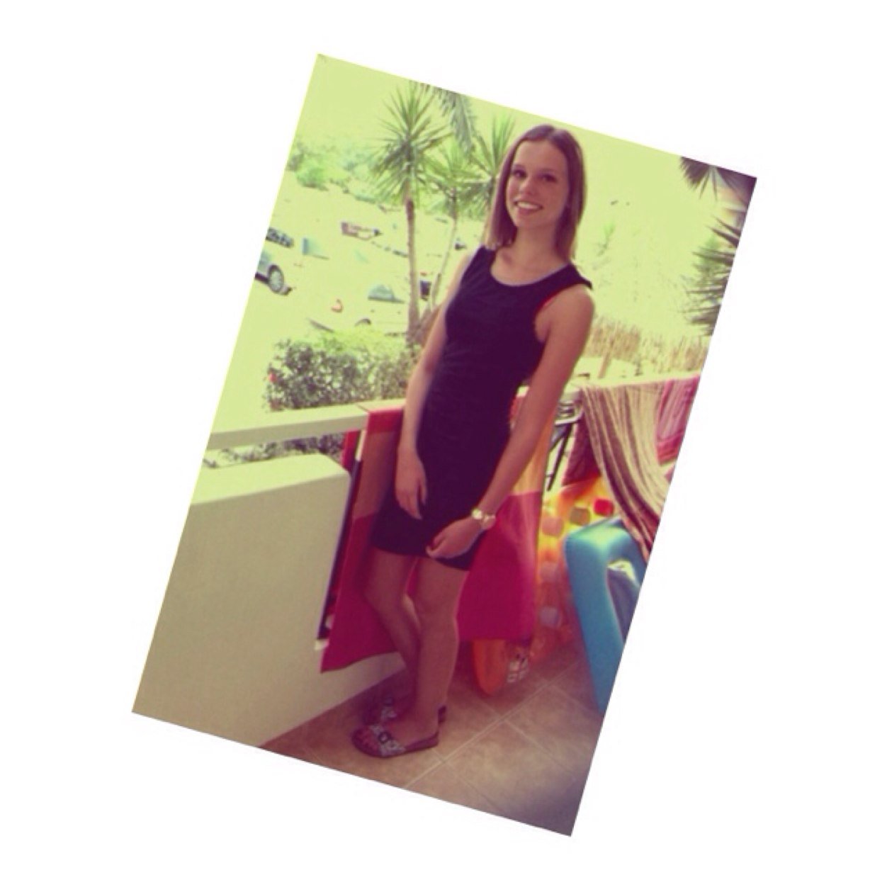 - Snapchat; Sterrebikkerx - Instagram; Sterre.b_   -
